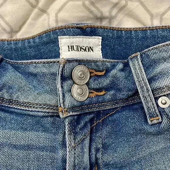 Hudson Jeans Croxley Mid Rise Shorts - Picture 9 of 12